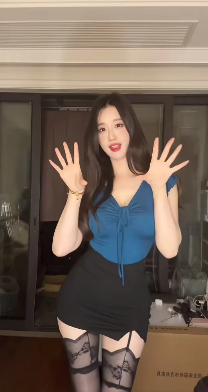 轩子巨2兔微密圈定制写真解析：从视觉美学到粉丝经济现象-橘喵