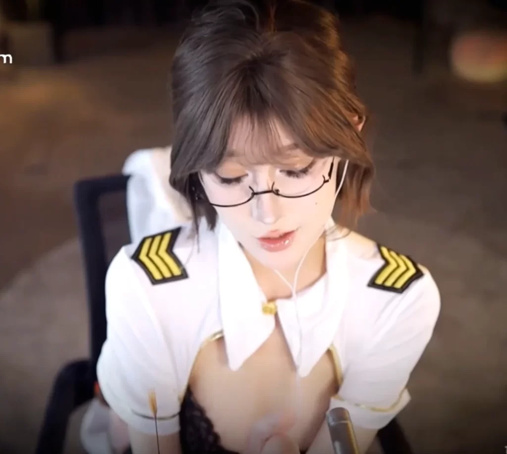 张爱玲qvq的付费作品〈空姐的航空服务〉：揭秘航空业背后的真实故事-橘喵