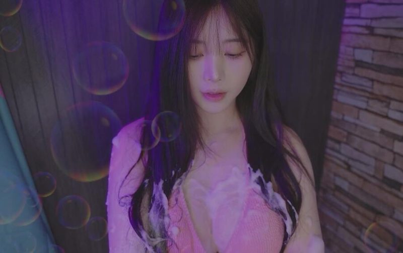 从沙滩到神经元：Yoonying如何用〈秘密卧底〉重塑ASMR叙事-橘喵