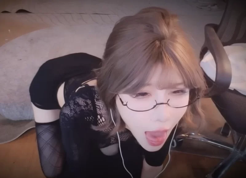 斗鱼张爱玲qvq新作《私密搜查官潜入》揭秘：暗夜行动中的致命诱惑与惊险博弈-橘喵